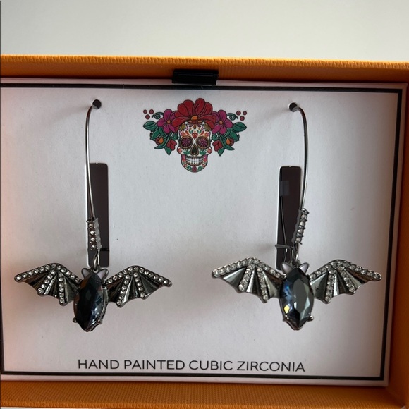 🦇 Black Bat Earrings w/ Cubic Zirconia - Picture 4 of 6